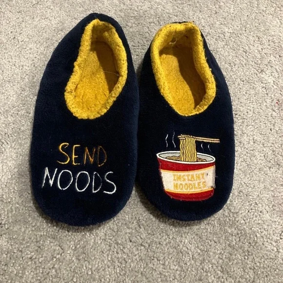 Noodle Slippers Size Large - Picture 2 of 5